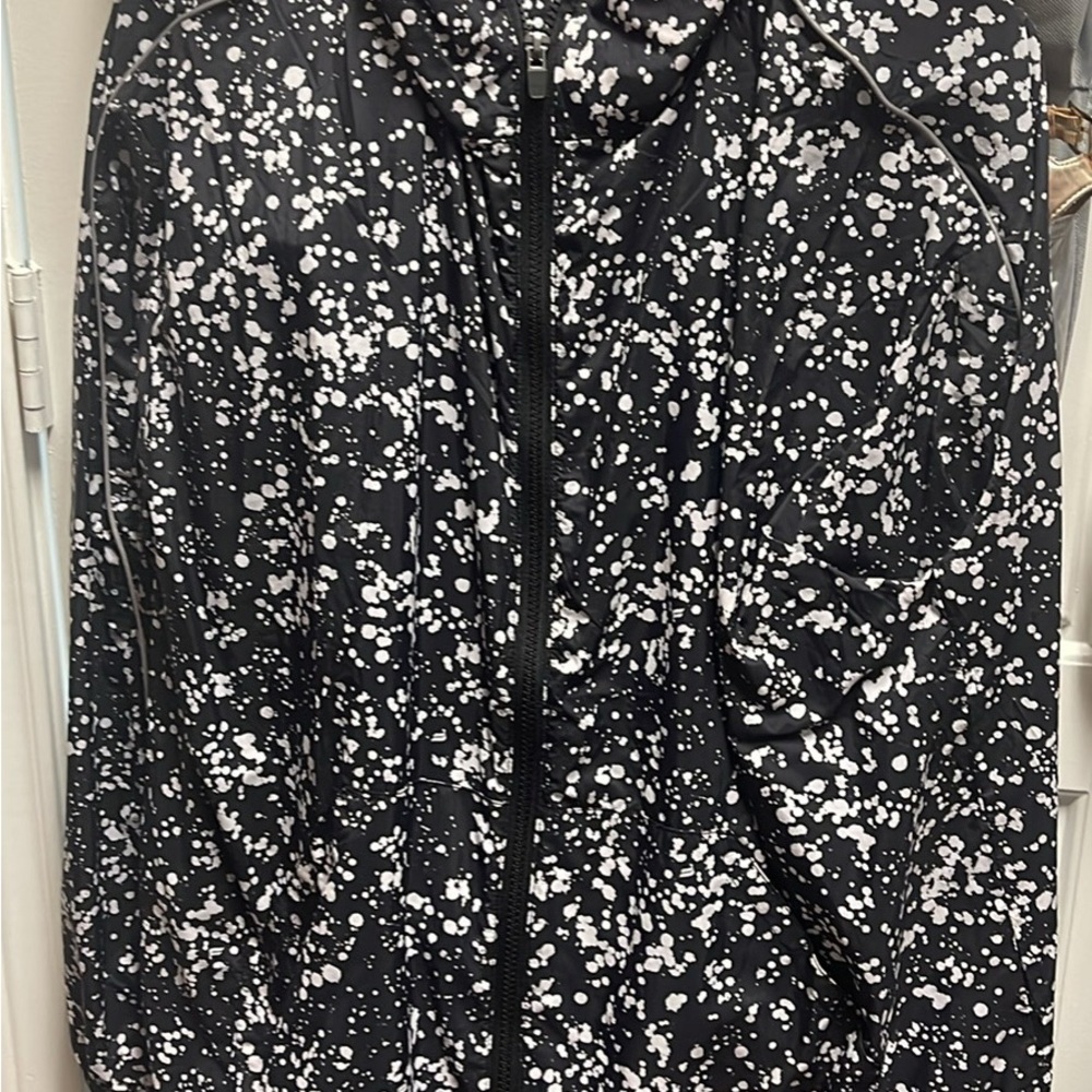Fabletics Windbreaker Black and White Patterned